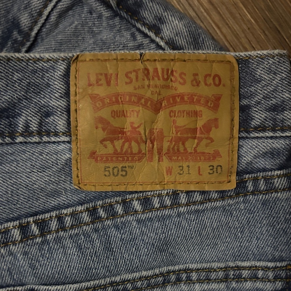 Levi's 505's Jeans Amazing for the ladies! 31 waist - Picture 2 of 5